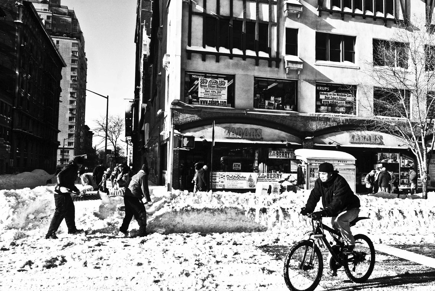 Alessandra Mattanza | COMMUNITY, Upper West Side, New York. The heart of it's community, Zabars deli on the Upper West Side. Available as an art print or as a photographic print on acrylic glass.