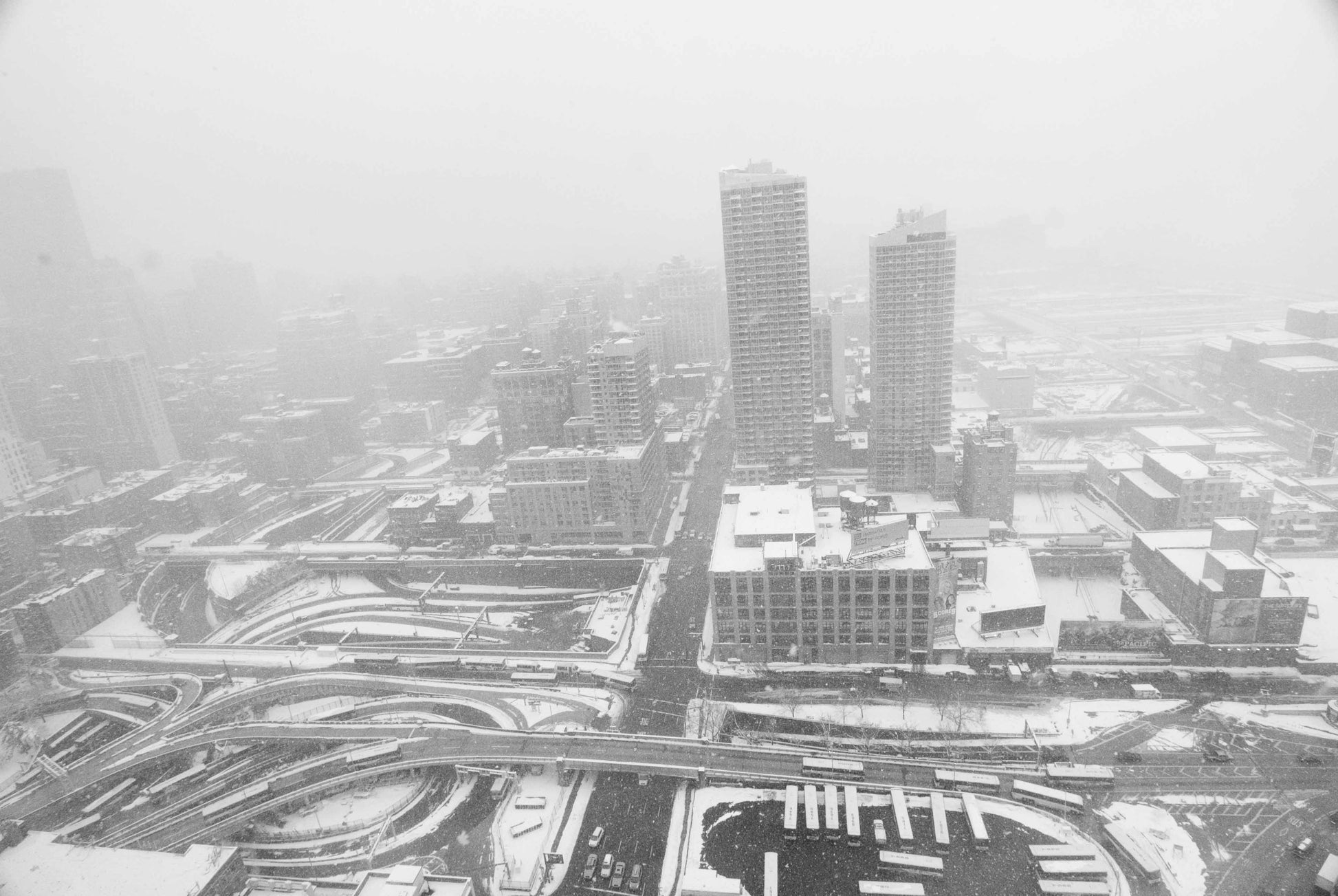 Alessandra Mattanza | CROSSING ROADS, New York. The city roads shrouded in winters fog. Available as an art print or as a photographic print on acrylic glass.