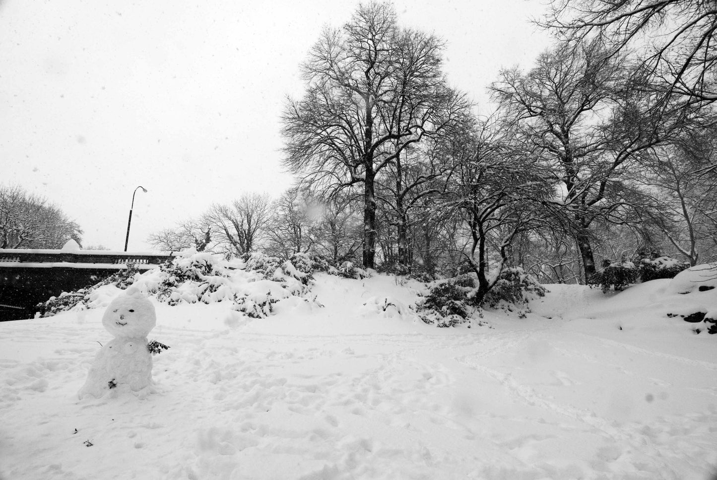 Alessandra Mattanza | JOY OF DIVERSITY, New York. Somewhere in Central Park a wintery landscape is turned to fun by a childs snowman. Available as an art print or a photographic print on acrylic glass.