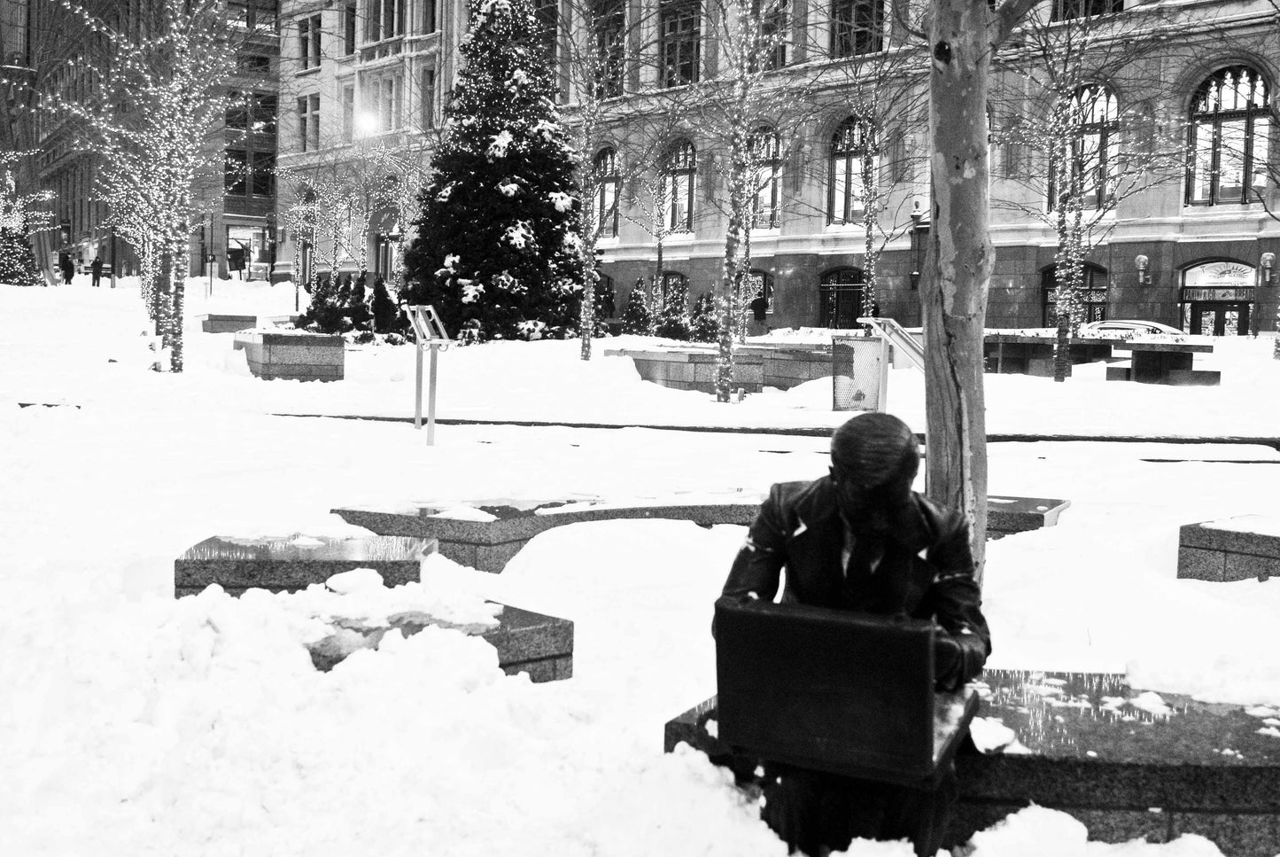 Alessandra Mattanza | ISOLATION, New York. Double Check is a 1982 sculpture by John Seward Johnson II, It sits on the corner of Liberty Street and Broadway. Available as an art print or photographic print on acrylic glass.