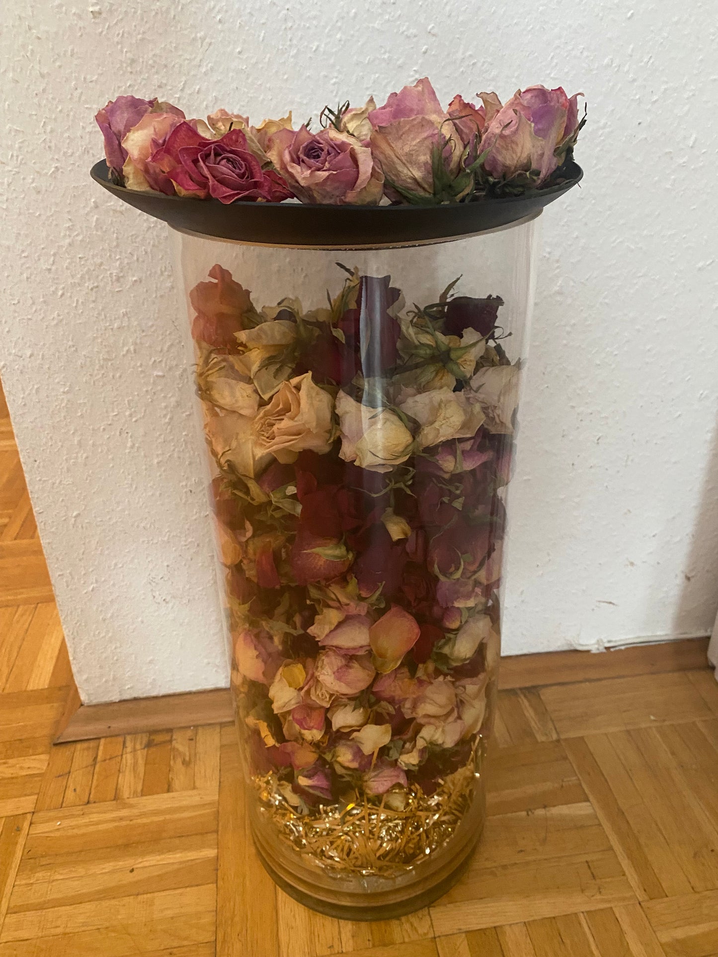 LIFE, glass, plastic, roses, stones, coffee