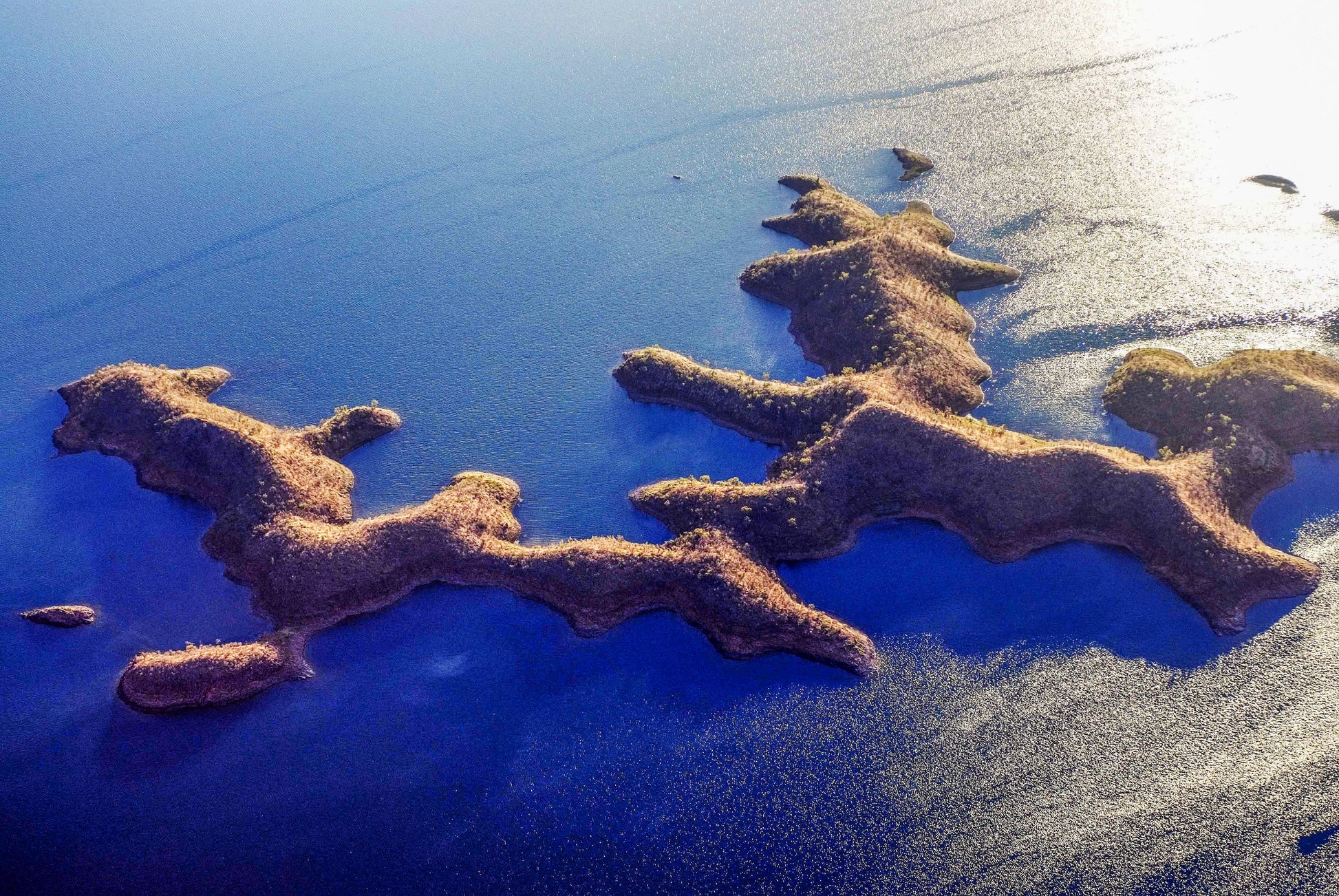 Alessandra Mattanza | ISLAND’S SPELL, Lake Argyle, Australia. One of the largest man-made lakes in the Southern Hemisphere, Lake Argyle is known as the Jewel of the Kimberley. Available as an art print or photographic print on acrylic glass.
