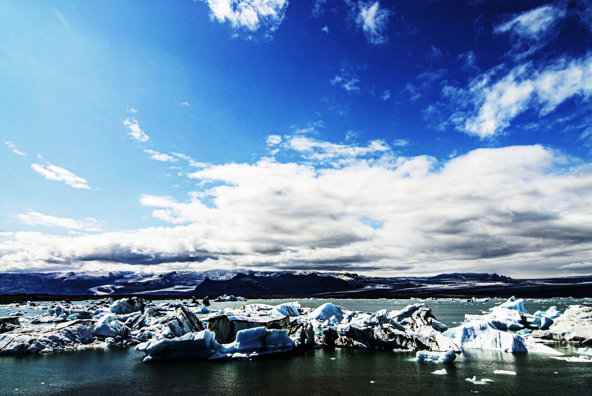 Alessandra Mattanza | FROZEN LANDSCAPE, Iceland. Available as an art print or as a photographic print on acrylic glass.