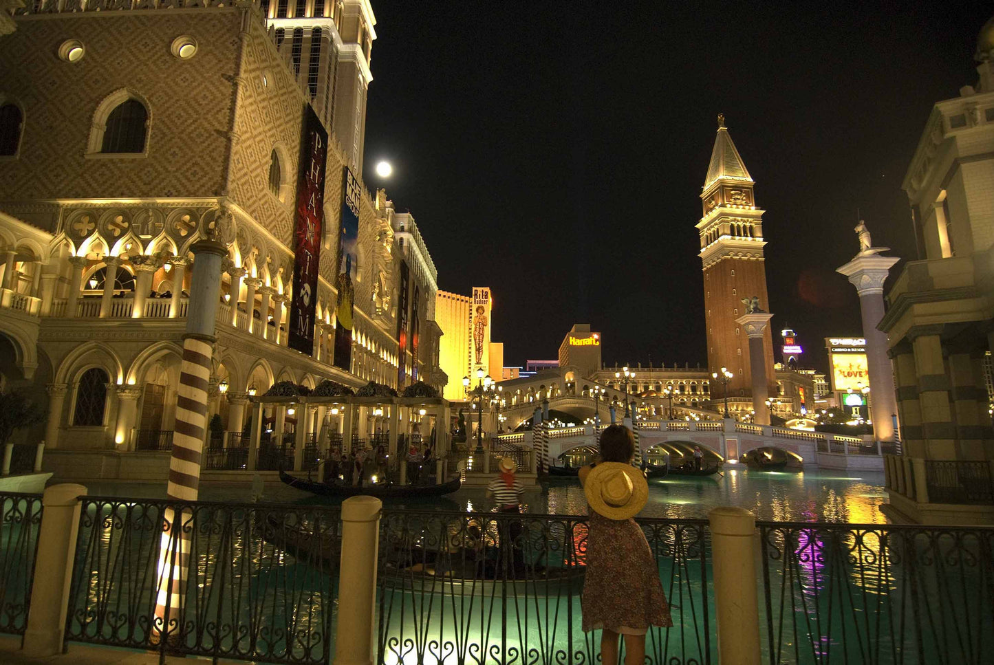 Alessandra Mattanza | LAS VEGAS "The artificial in life, the phantasmagorically impossible of architecture"