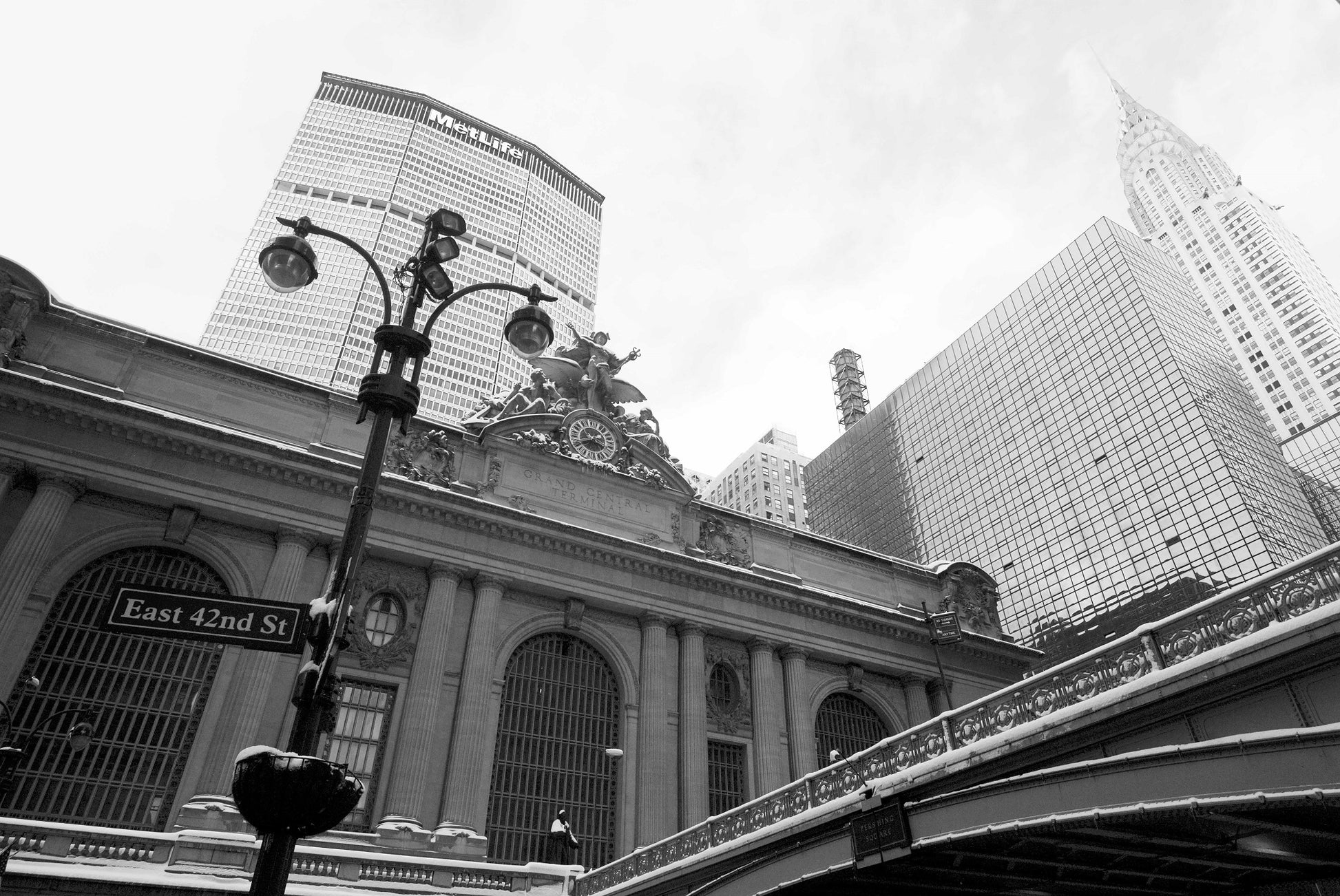 Alessandra Mattanza | EQUALITY OF SHAPES, Grand Central Station, New York. The MetLife Building looms over the figures of Mercury, Hercules and Minerva above the Tiffany glass clock at the 42nd Street entrance. Available as a photographic print on acrylic glass.