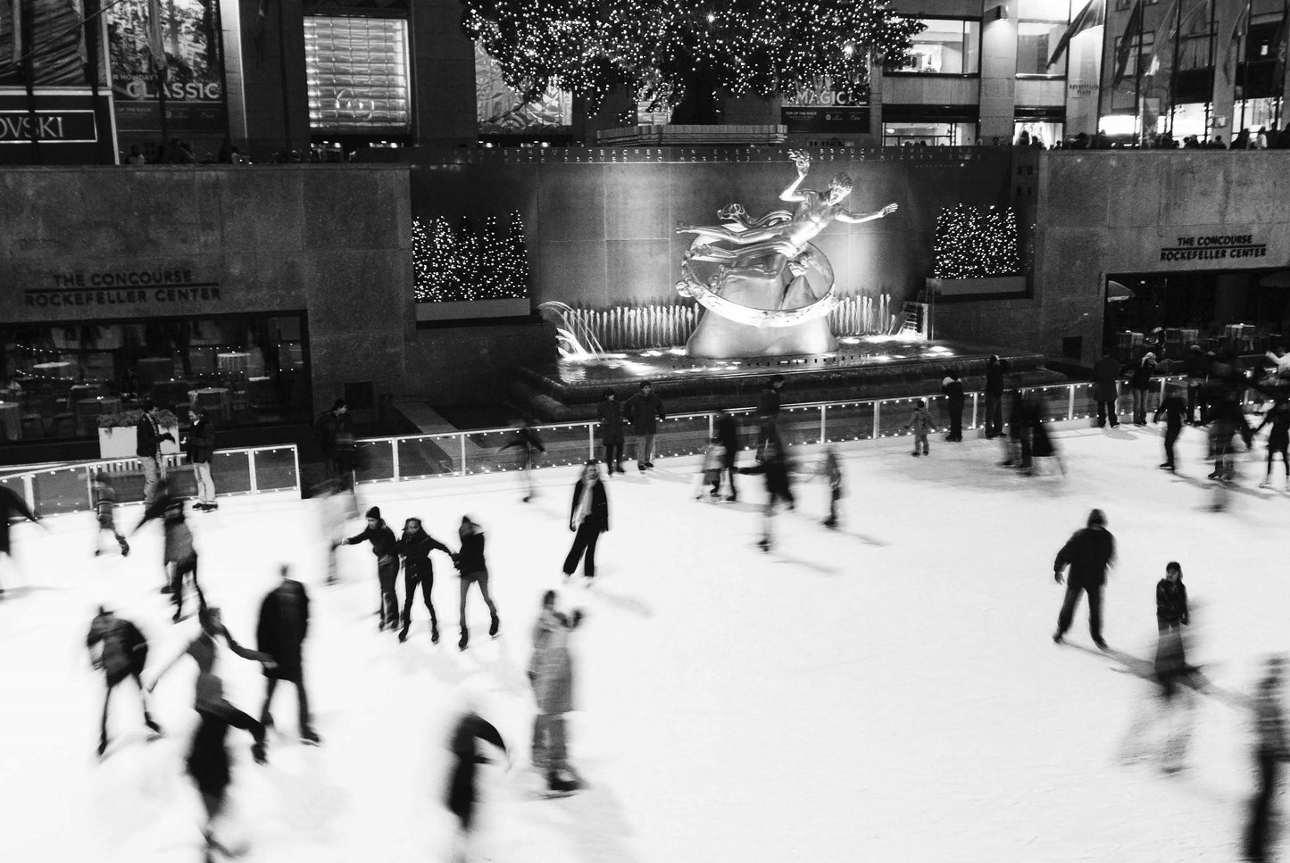 Alessandra Mattanza | IN THE VORTEX, Rockefeller Center, New York. Skaters in front of the Rockefeller Center, known far and wide as one of New York City's most iconic attractions. Available as a photographic print on acrylic glass,